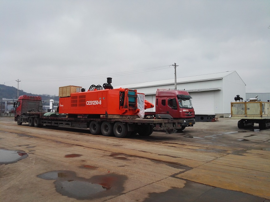 挖掘機(jī).jpg