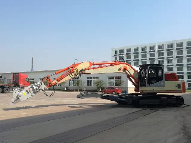 報(bào)廢汽車拆解機(jī).jpg