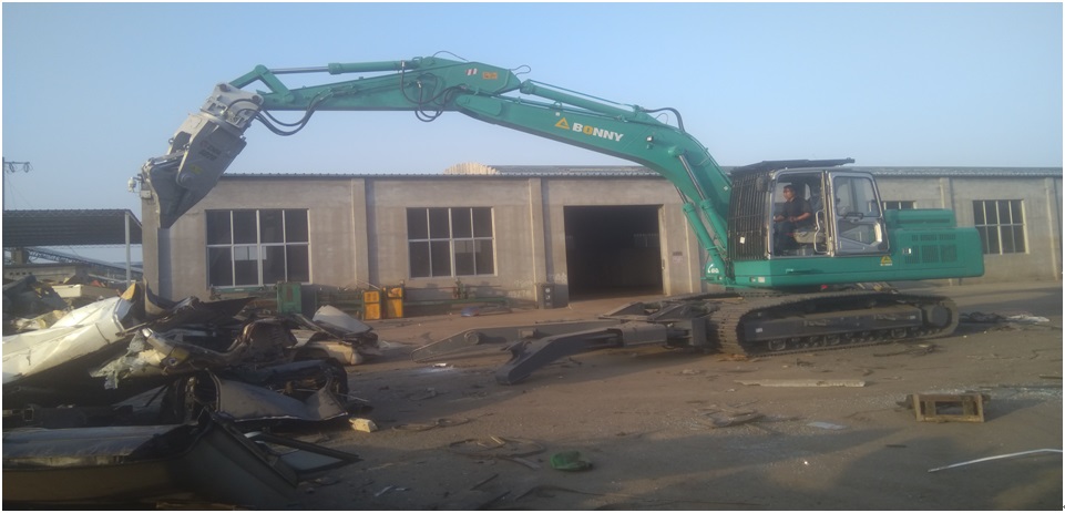 報(bào)廢汽車(chē)拆解機(jī)，電動(dòng)報(bào)廢汽車(chē)拆解機(jī).jpg