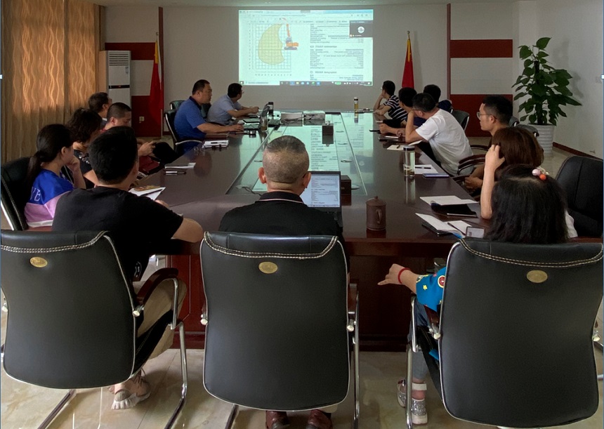 抓料機培訓(xùn).jpg 抓料機培訓(xùn).jpg